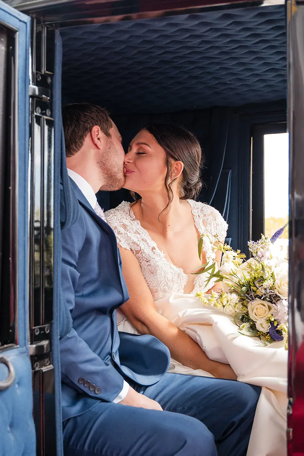 Carriage kiss — Jennifer & Parker's wedding at the Grand Hotel, Mackinac Island